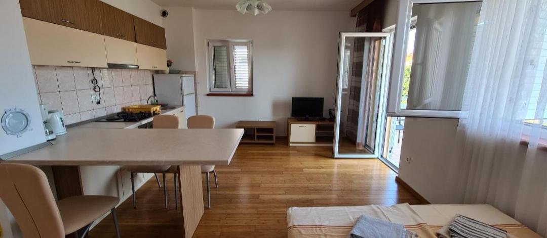 Apartmani Gizela Donji Seget Zimmer foto