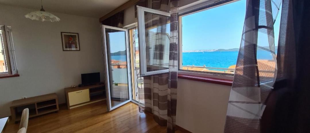 Apartmani Gizela Donji Seget Zimmer foto
