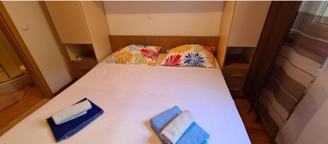 Apartmani Gizela Donji Seget Zimmer foto