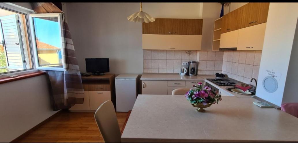 Apartmani Gizela Donji Seget Zimmer foto