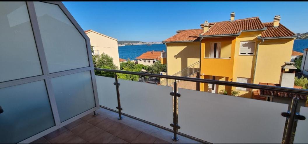 Apartmani Gizela Donji Seget Zimmer foto