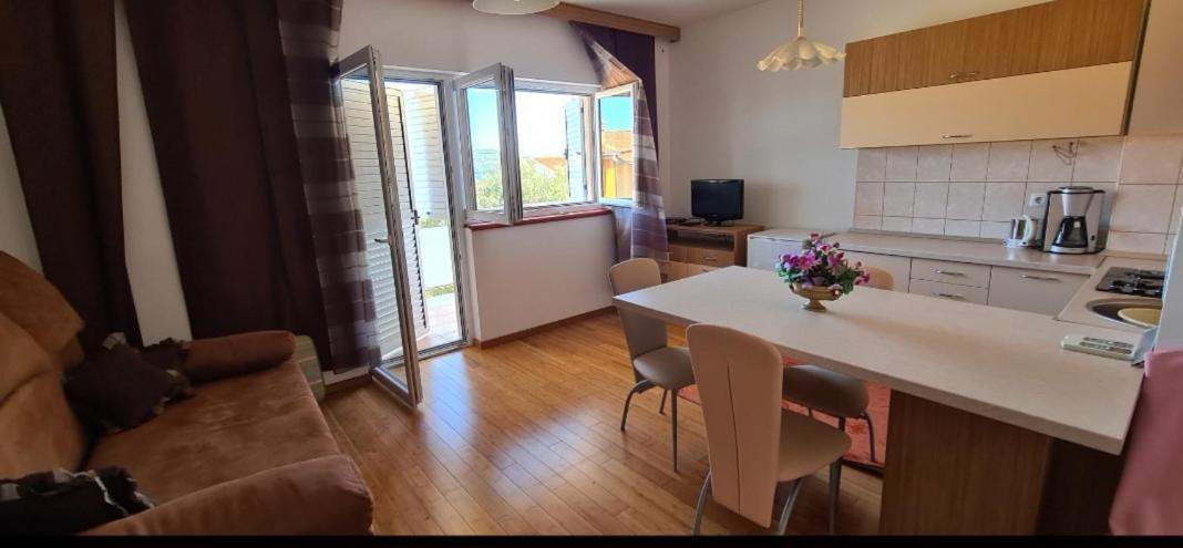 Apartmani Gizela Donji Seget Zimmer foto